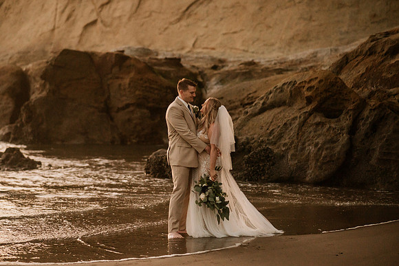 Michael-Annie-pacific-City-Cape-Kiwanda-Oregon-Elopement-2021-113