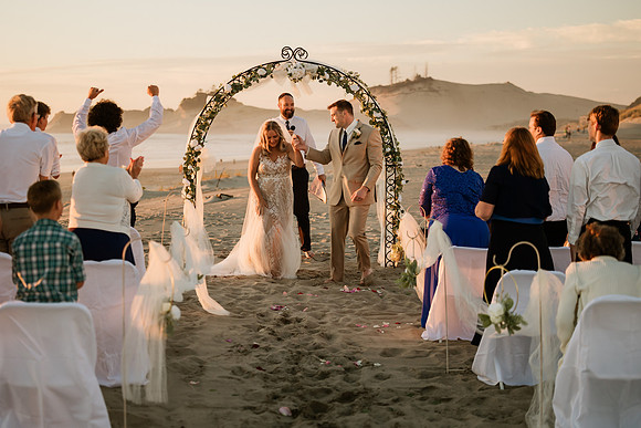 Michael-Annie-pacific-City-Cape-Kiwanda-Oregon-Elopement-2021-70