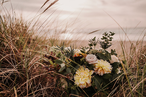Ian-Bonnie-Rockaway-Beach-Sandbar-Oregon-Elopement-Wedding-photos-1198