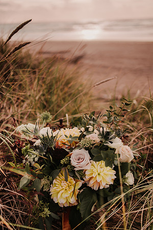 Ian-Bonnie-Rockaway-Beach-Sandbar-Oregon-Elopement-Wedding-photos-1200