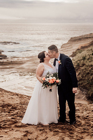Carissa-Dustin-cape-kiwanda-oregon-elopement-photo-27