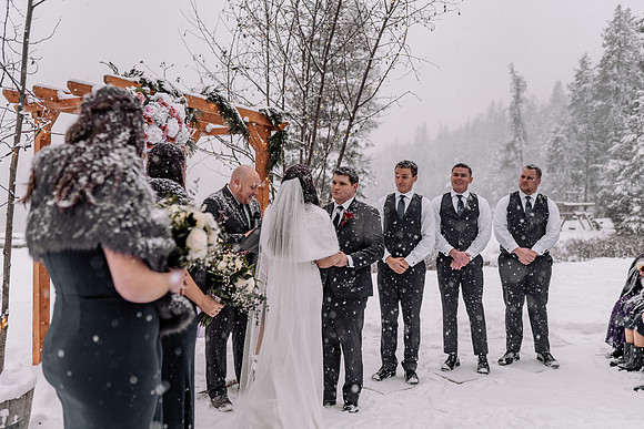 Tyler-Brittani-Lake-Priest-Idaho-Winter-Snow-Wedding-2021-04152