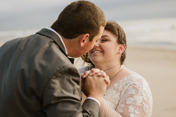 Colton-Kali-Chinook-Winds-Casino-Wedding-Photos-9605