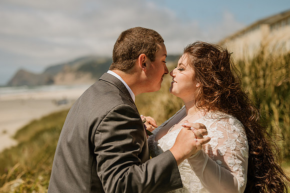 Colton-Kali-Chinook-Winds-Casino-Wedding-Photos-8774