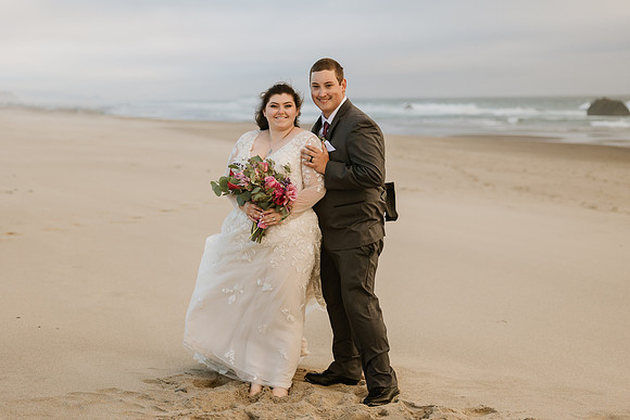 Colton-Kali-Chinook-Winds-Casino-Wedding-Photos-0012