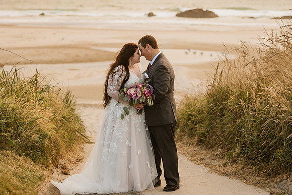 Colton-Kali-Chinook-Winds-Casino-Wedding-Photos-0040