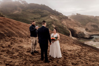 Carissa-Dustin-cape-kiwanda-oregon-elopement-photo-2