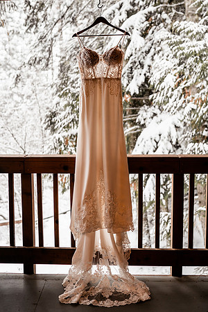 Tyler-Brittani-Lake-Priest-Idaho-Winter-Snow-Wedding-2021-03046