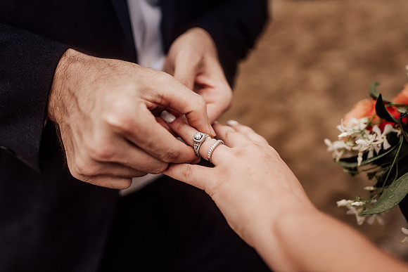 Carissa-Dustin-cape-kiwanda-oregon-elopement-photo-20