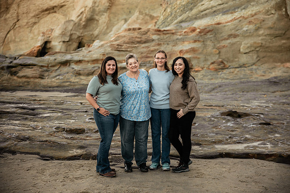 Cape-Kiwanda-Oregon-Family-Photos-2025 (21 of 65)