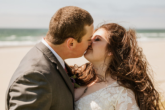 Colton-Kali-Chinook-Winds-Casino-Wedding-Photos-8788