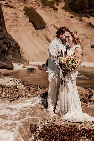 Ty-Sandy-lincoln-city-oregon-roads-end-elopement-photographer-2-5
