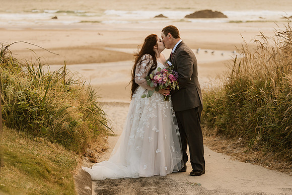 Colton-Kali-Chinook-Winds-Casino-Wedding-Photos-0051