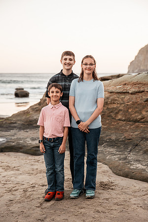 Cape-Kiwanda-Oregon-Family-Photos-2025 (58 of 65)