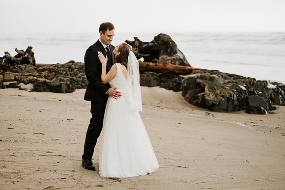 Alex-Danielle-Inn-Spanish-Head-Lincoln-City-oregon-wedding-0452