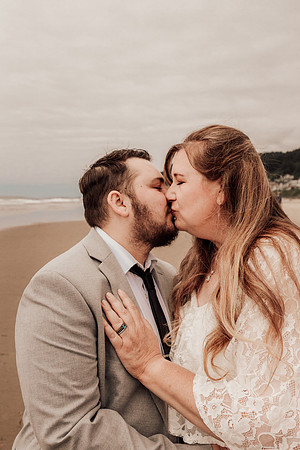 Jordan-Lainey-Roads-End-lincoln-City-oregon-airbnb-Elopement-photos-56