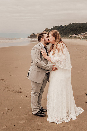 Jordan-Lainey-Roads-End-lincoln-City-oregon-airbnb-Elopement-photos-57