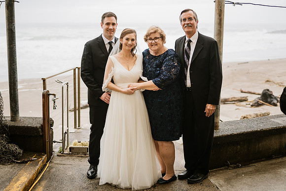 Alex-Danielle-Inn-Spanish-Head-Lincoln-City-oregon-wedding-0380-2