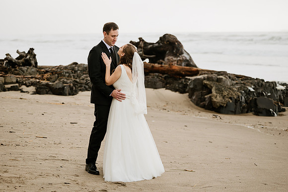 Alex-Danielle-Inn-Spanish-Head-Lincoln-City-oregon-wedding-0455