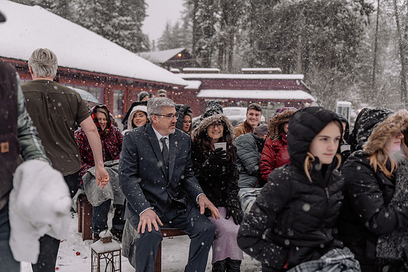Tyler-Brittani-Lake-Priest-Idaho-Winter-Snow-Wedding-2021-04062