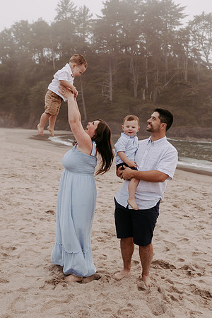 Family-Photos-2024-Lincoln-City-Oregon--59