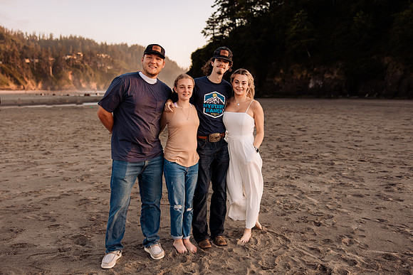 Kannon-Ashley-Surpise-Proposal-Rock-Neskowin-Oregon-Photos (12 of 94)