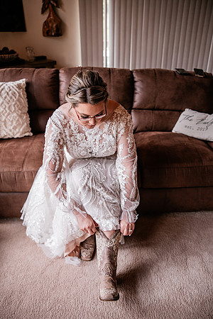 Mark-Darian-Peck-2024-Wedding-Photos-getting-ready (67 of 101)