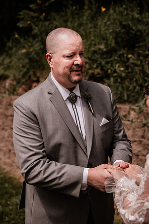 Mark-Darian-Peck-2024-Wedding-Photos-getting-ready (86 of 101)