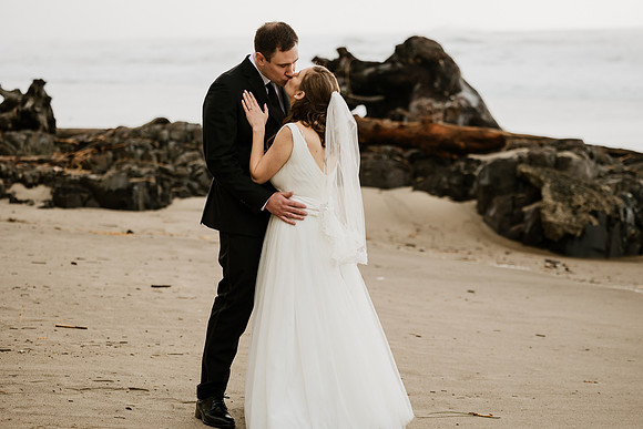 Alex-Danielle-Inn-Spanish-Head-Lincoln-City-oregon-wedding-0462