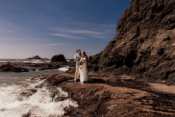 Ty-Sandy-lincoln-city-oregon-roads-end-elopement-photographer-2