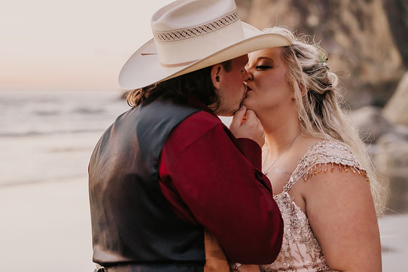 Kayla-Bo-Hug-Point-Oregon-Elopment-4519