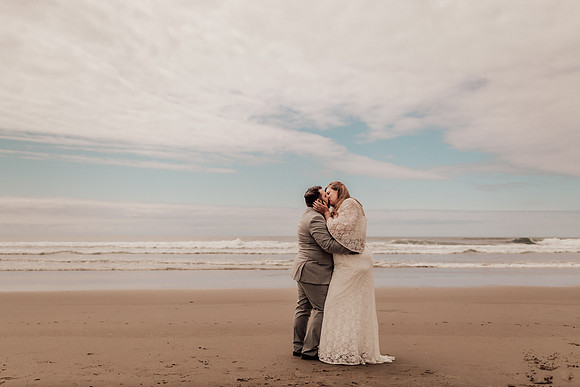 Jordan-Lainey-Roads-End-lincoln-City-oregon-airbnb-Elopement-photos-86