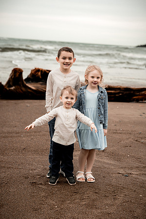 Destiny-Makala-Family-Photos-2025-Depoe-bay-Oregon (20 of 72)