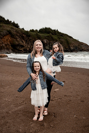 Destiny-Makala-Family-Photos-2025-Depoe-bay-Oregon (39 of 72)