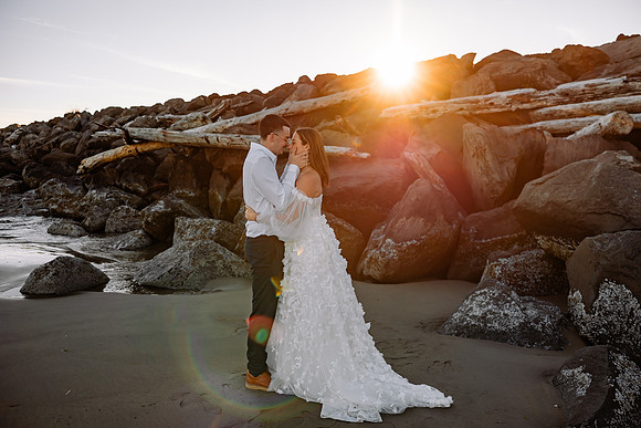 Brandn-Bailey-Newport-Oregon-Elopement-Photos-42