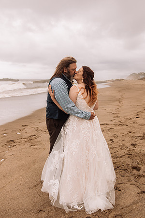 Jeff-April-Inn-Spanish-Head-Lincoln-City-oregon-Wedding-2022 (203 of 299)