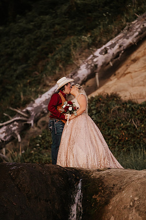 Kayla-Bo-Hug-Point-Oregon-Elopment-4741
