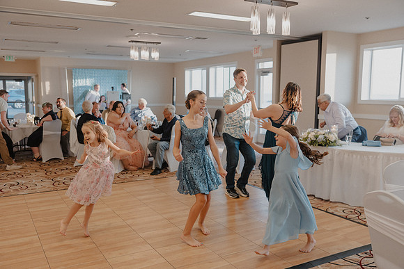 Marcus-Lori-Chinook-Winds-Seafood-Grille-Lincoln-City-Oregon-Wedding-Photos (407 of 477)