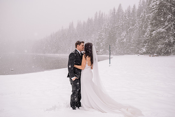 Tyler-Brittani-Lake-Priest-Idaho-Winter-Snow-Wedding-2021-03302