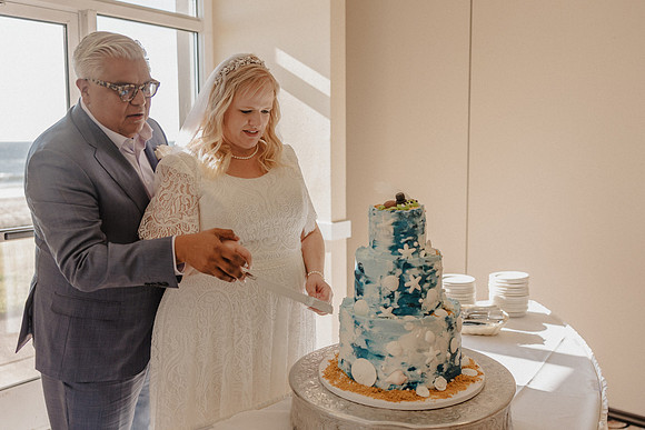 Marcus-Lori-Chinook-Winds-Seafood-Grille-Lincoln-City-Oregon-Wedding-Photos (279 of 477)