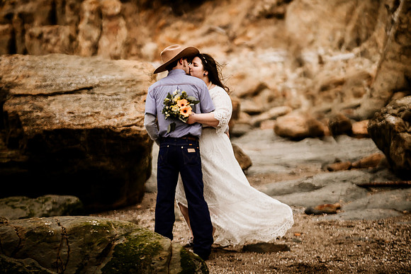Trevyn-Ky-Otter-Crest-Devils-Punchbowl-Depoe-Bay-Oregon-Elopement-Photos-9974