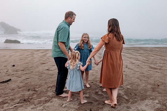 Family-Photos-2024-Lincoln-City-Oregon-17