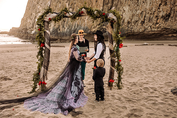Teal-Jocelyn-Seal-Rock-Elopement-3443