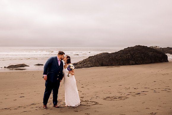 Joe-inn-at-spanish-head-lincoln-city-oregon-wedding-83