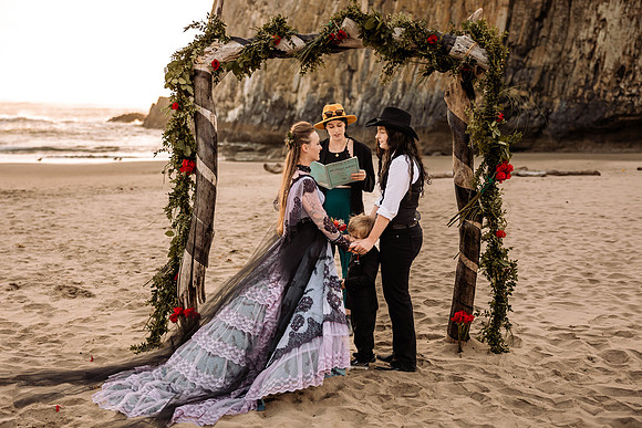 Teal-Jocelyn-Seal-Rock-Elopement-3472