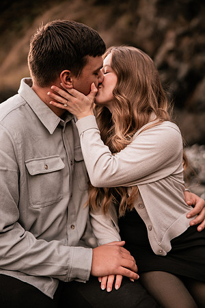 jace-love-porposal-newport-oregon-yaquina-lighthouse-photos (16 of 54)