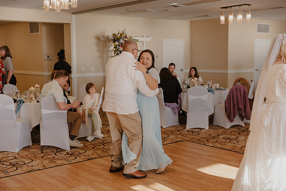 Marcus-Lori-Chinook-Winds-Seafood-Grille-Lincoln-City-Oregon-Wedding-Photos (312 of 477)