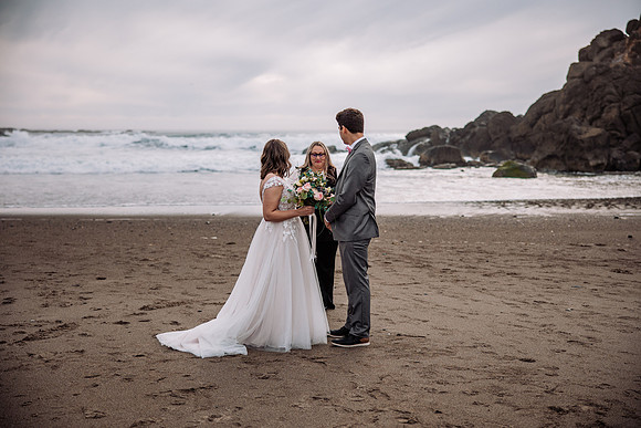 Eric-Kylee-Fishing-Rock-Elopement-Depoe-Bay-0regon-Photos-4568