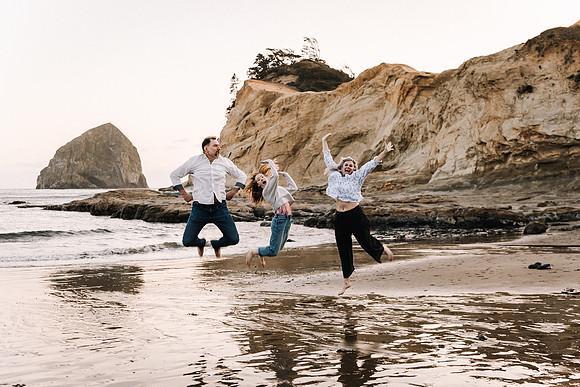 Amy-Pacific-City-Cape-Kiwanda-FAMILY-VACATION-PHOTOS-2024 (29 of 30)
