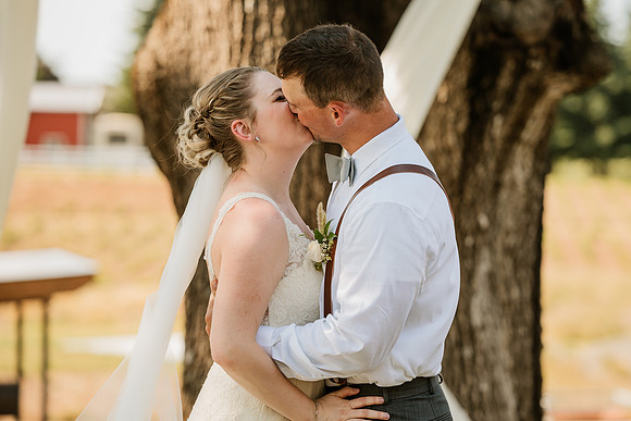Brad-Jessica-Redland-Family-Farm-Oregon-City-Wedding-Photos-4179